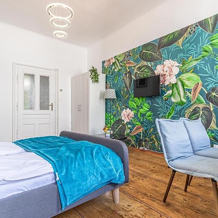 Stylish 1Br Apartment- Near Westbahnhof U3&U6 Wenen Buitenkant foto