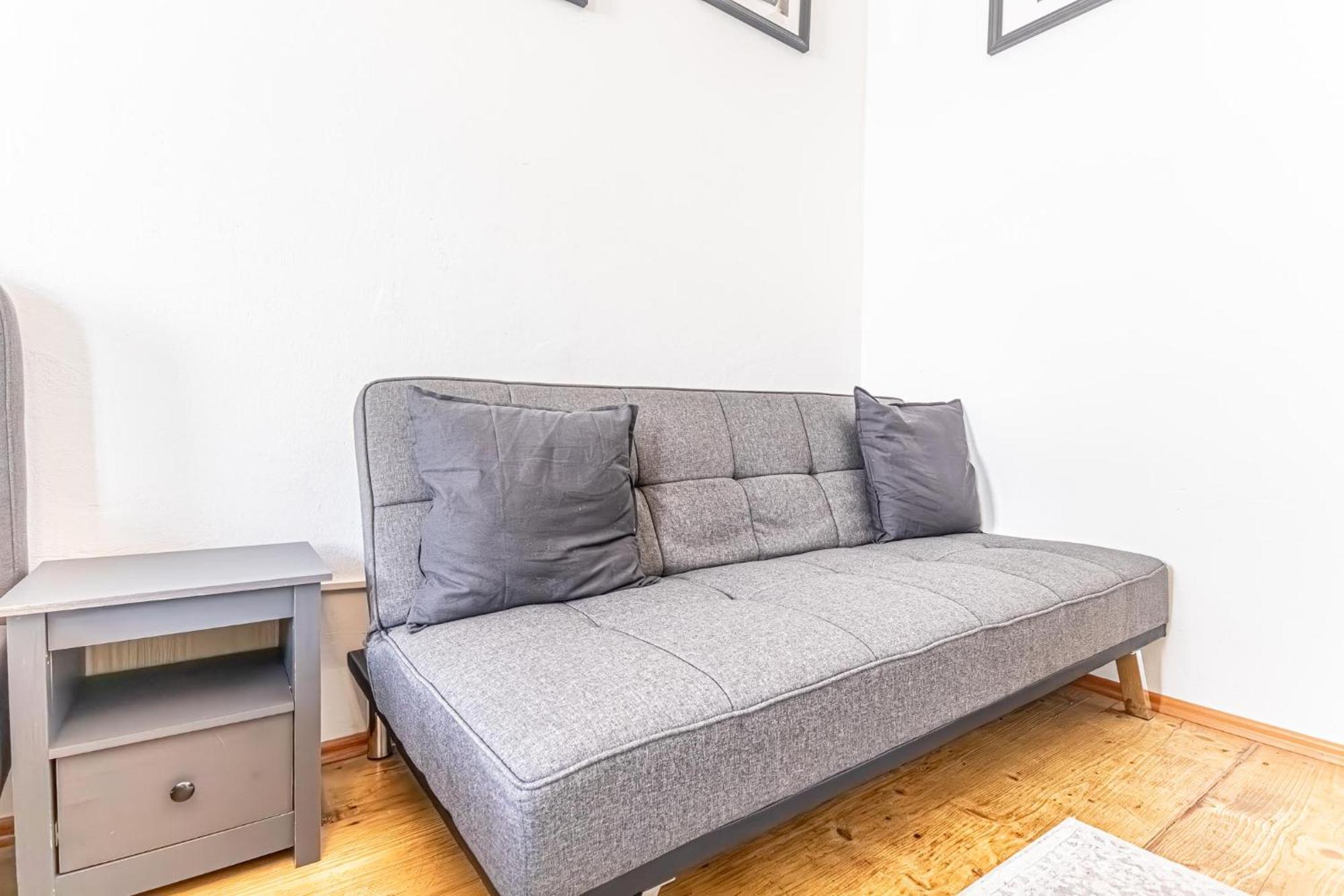 Stylish 1Br Apartment- Near Westbahnhof U3&U6 Wenen Buitenkant foto