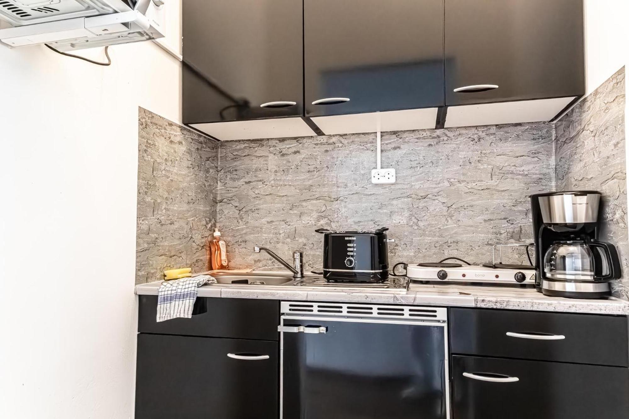 Stylish 1Br Apartment- Near Westbahnhof U3&U6 Wenen Buitenkant foto